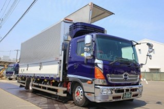 温度管理とウイング車の利便性を合わせた保冷車